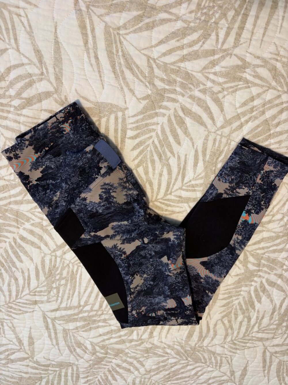 Lululemon Womens Printed Athletic Leggings With Side Pockets Size 4 - Picture 2 of 5